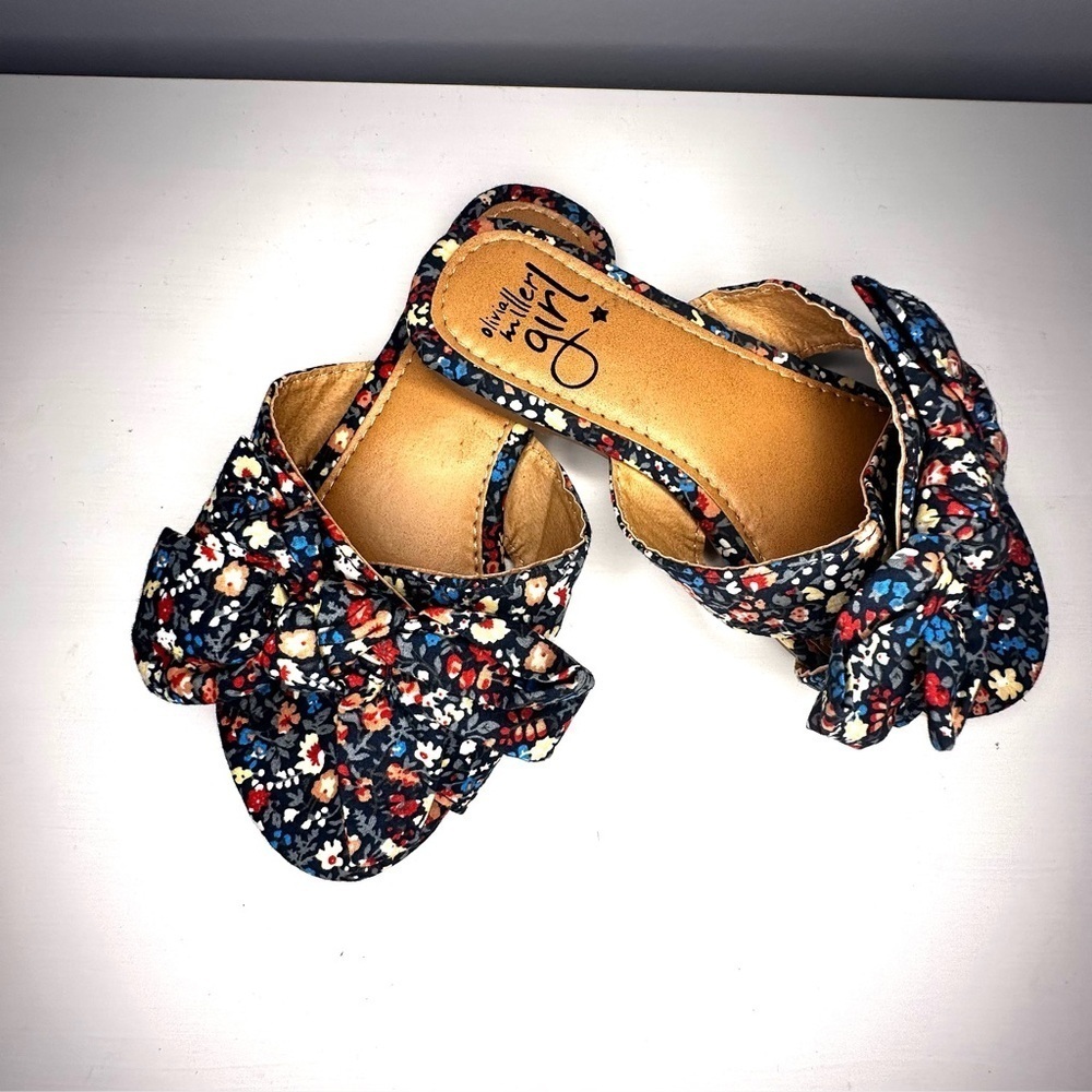 Olivia Miller Girl Sandals Slides Floral Beach Summer Size 11 like new